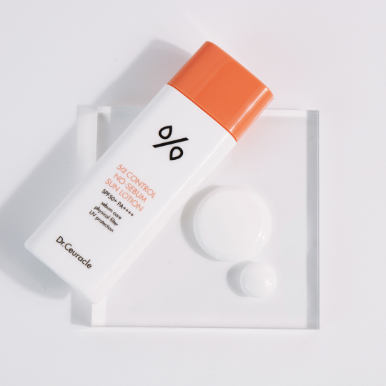 Себорегулирующий солнцезащитній лосьон 5α Control No Sebum Sun Lotion, 50 г Dr.Ceuracle