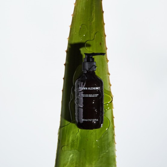 Мягкий очистительный гель для лица Лист Герани, Бергамот, Бутоны Розы Grown Alchemist Gentle Gel Facial Cleanser, 200 мл